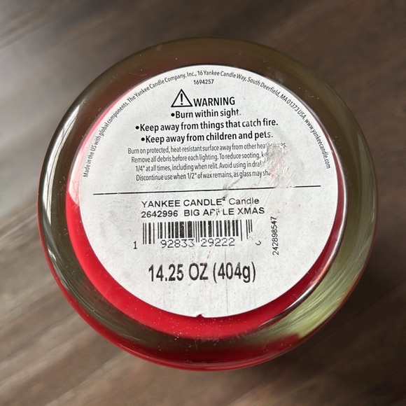 Yankee Candle Big Apple Christmas,1 wick, Candy Apple, Festive Spices, Sugarcane - Picture 4 of 4